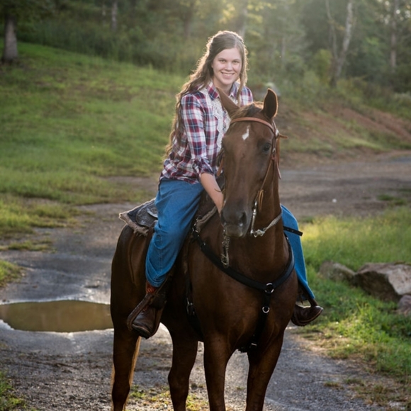 Meet your Posher, Kaitlyn - Picture 4 of 16